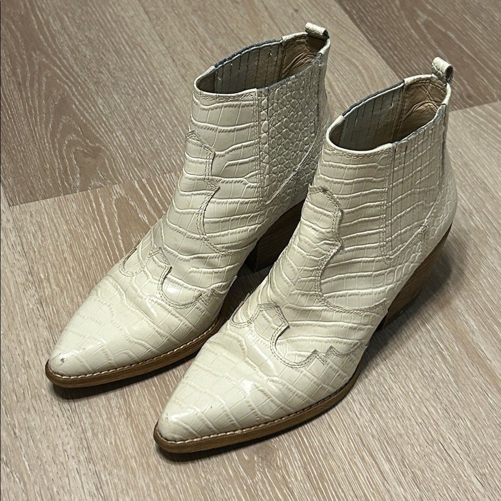 Sam Edelman Western Aligator Skin White Ankle Boots in Size 6.5